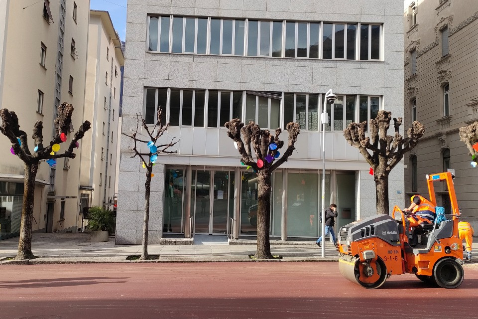 Quella parte del Viale ora sembra il Roland Garros