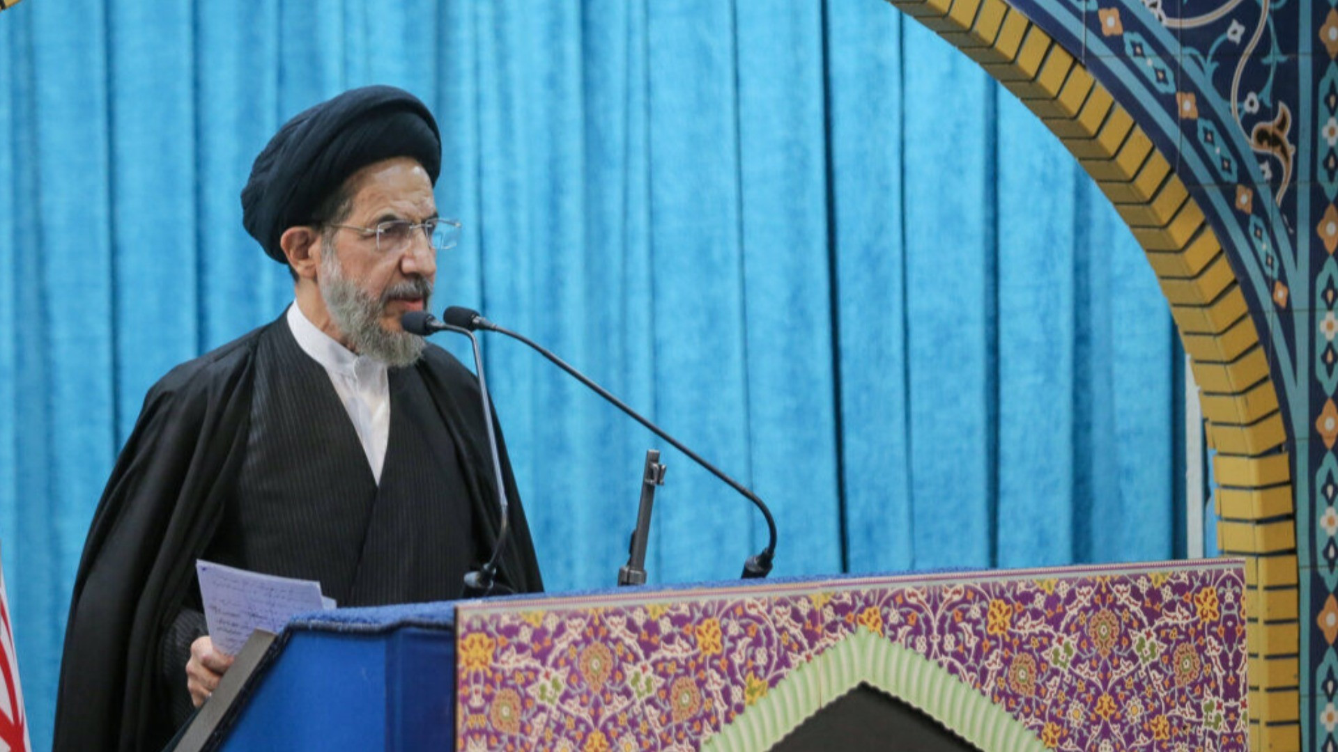 Le due facce dell’Iran contro gli Stati Uniti: il ministro media, l’imam minaccia