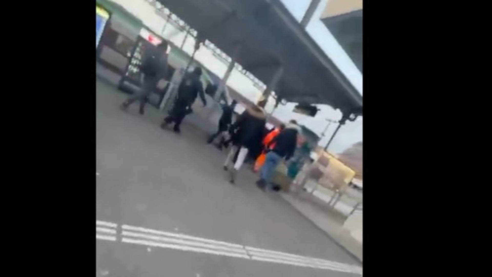 Violenza alla stazione di Mendrisio, tra insulti, pugni e minacce