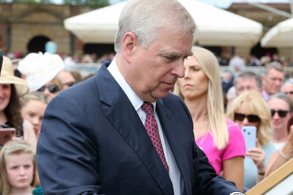 Il governo britannico al lavoro per una legge per rimuovere Andrea dalla linea di successione