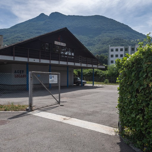 Nella sede degli scout di Lugano con striscioni e simboli fascisti: scatta la denuncia