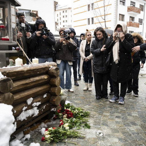 Crans-Montana, ancora accuse per i mancanti controlli: «Ho informazioni, ma la Procura non vuole sentirmi»