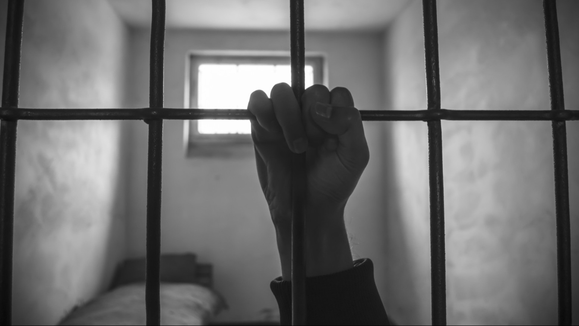 Undici mesi per l'autore di atti turpi sulle ragazze di Taverne