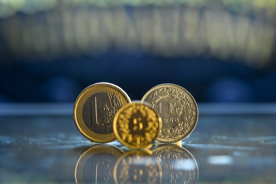 Perché l'euro non è né forte né debole