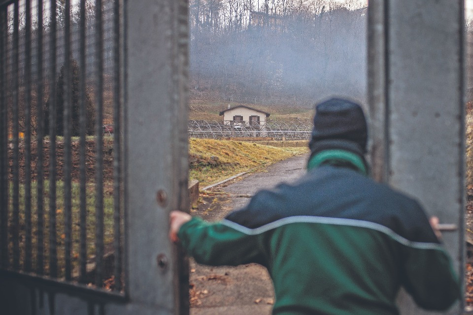 Addio alla casetta dell'amore «imprigionato» alla Stampa