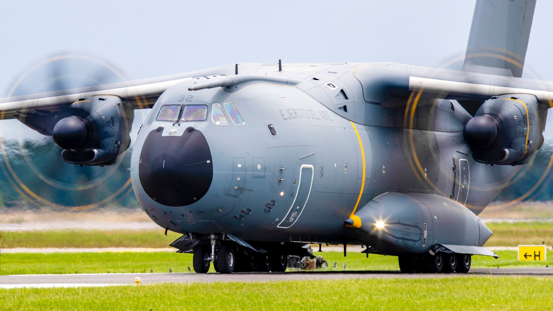 Perché la Svizzera non ha un aereo militare per i rimpatri?