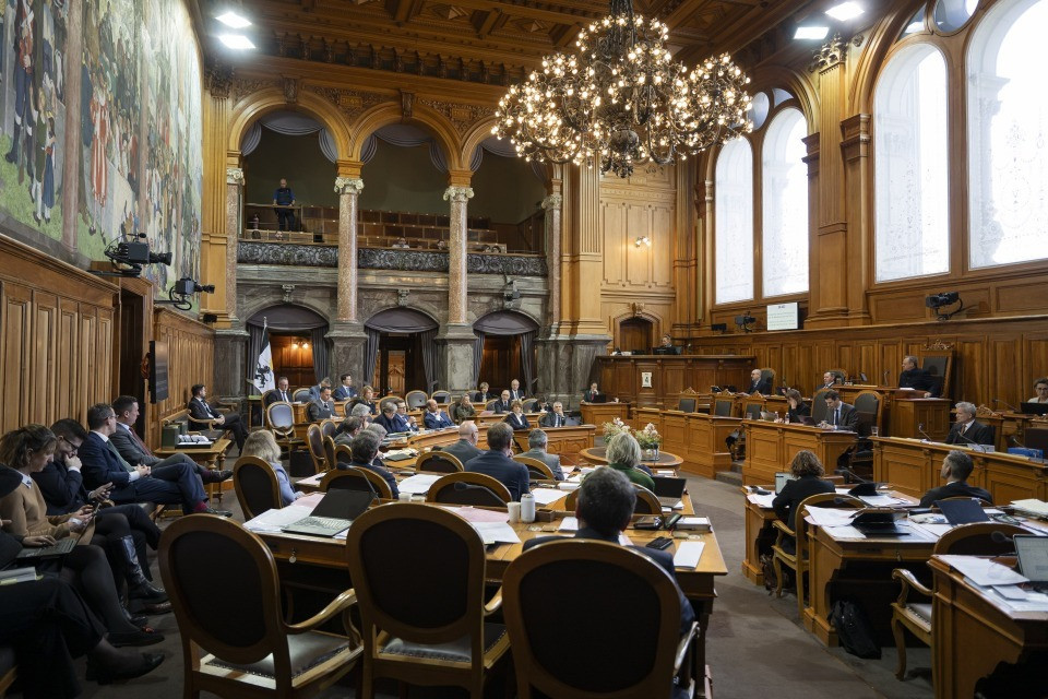 Crans-Montana, a ogni vittima 50 mila franchi ma restano dubbi e domande