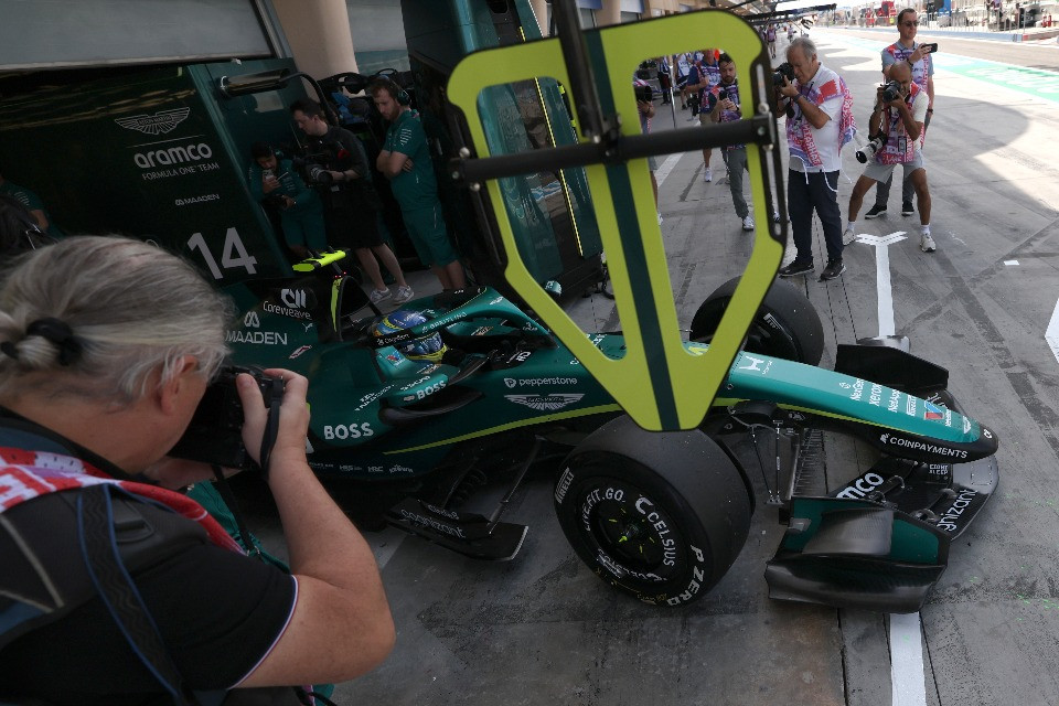 Nessun miracolo di Newey, l’Aston Martin fa saltare i nervi