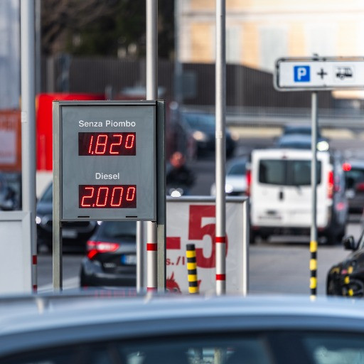 La corsa al «pieno» lascia a secco alcuni benzinai