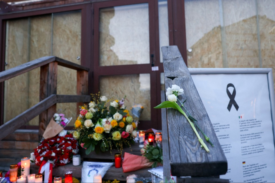 Giovane politico accusato di aver sottratto oggetti alla vittima dell’incendio di Crans-Montana