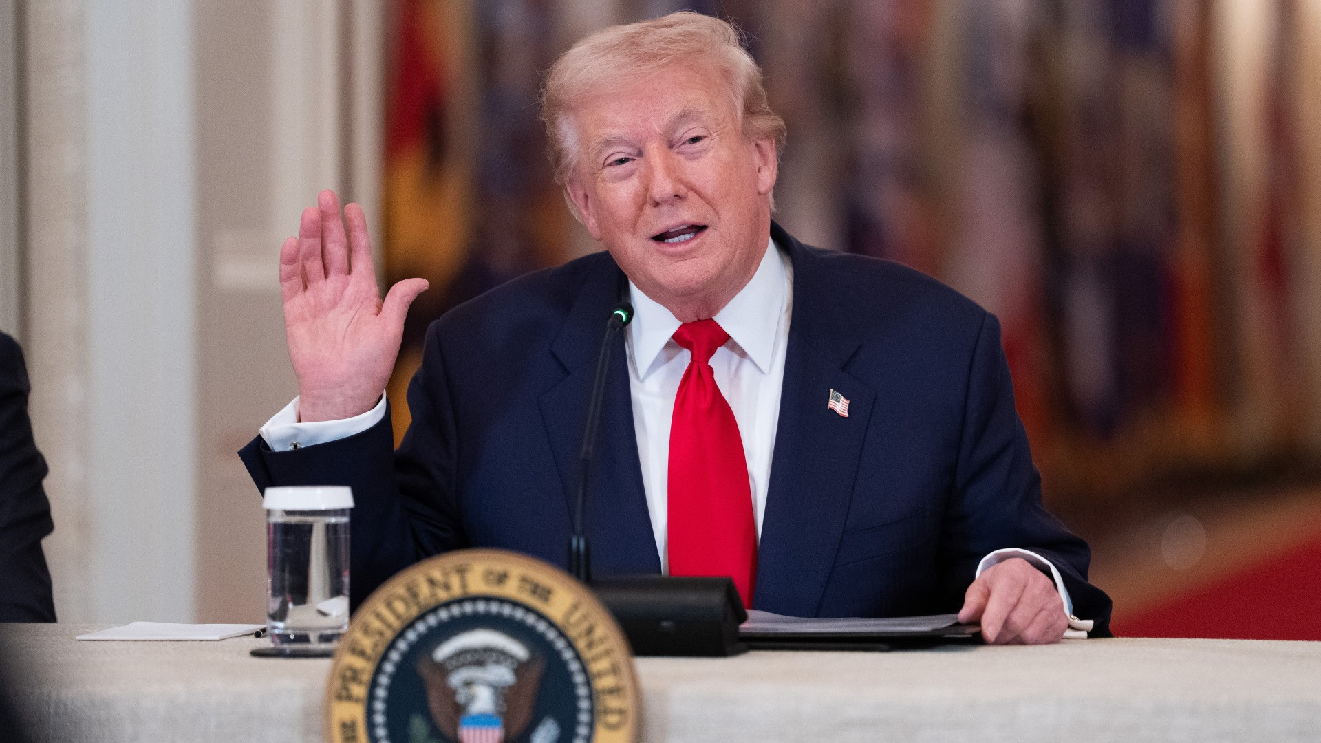 Trump ribadisce «colpiremo molto duramente», e allarga a nuovi bersagli