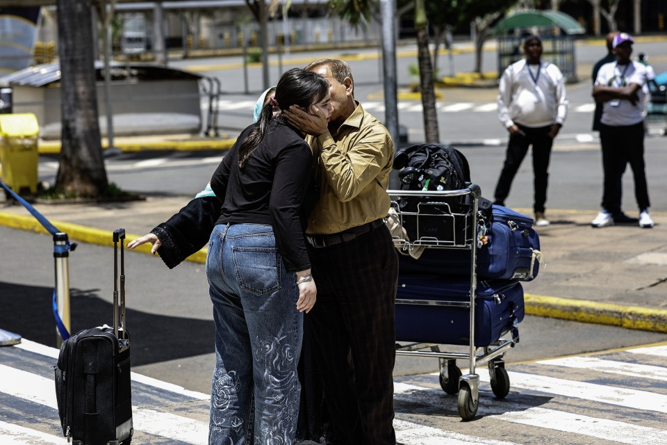 «Sono a Dubai, ho un problema serio», scatta la truffa durante l'emergenza