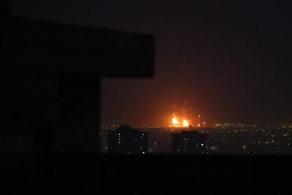 Raid su cinque impianti petroliferi vicino a Teheran