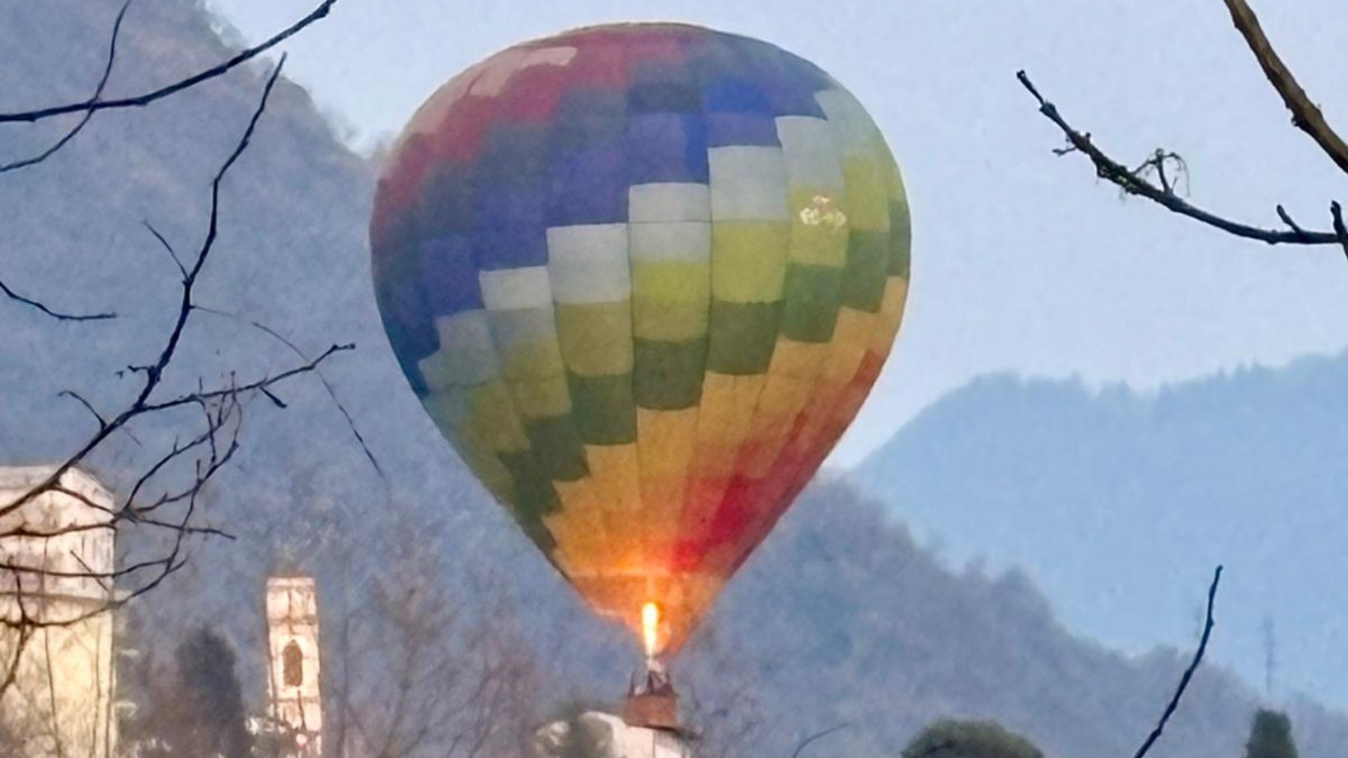 Quella mongolfiera atterrata domenica a Morbio Inferiore? «Non era in difficoltà»