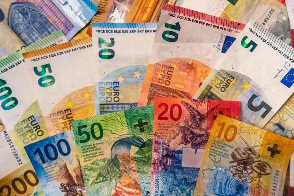 Il franco sempre più forte sull'euro con la guerra in Medio Oriente