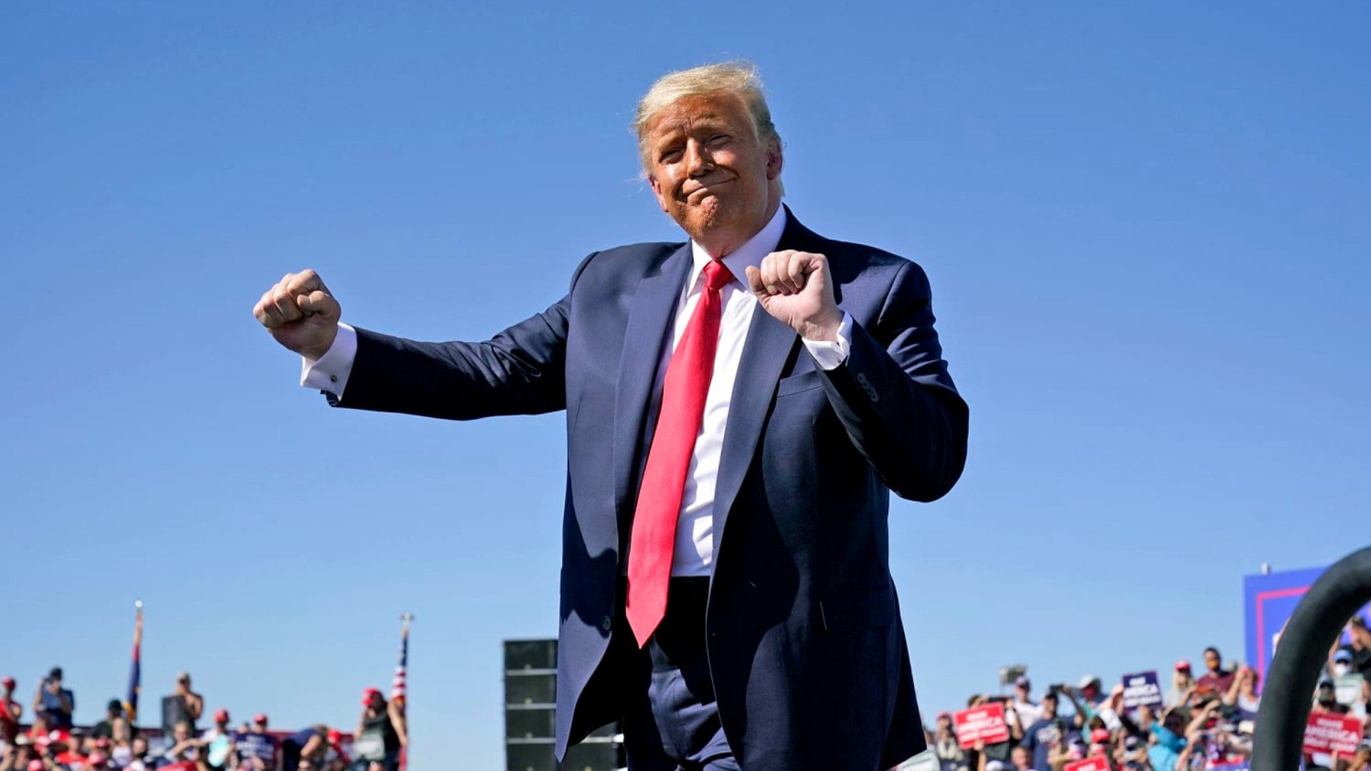 Massì, balliamo insieme a Trump sul mondo che brucia