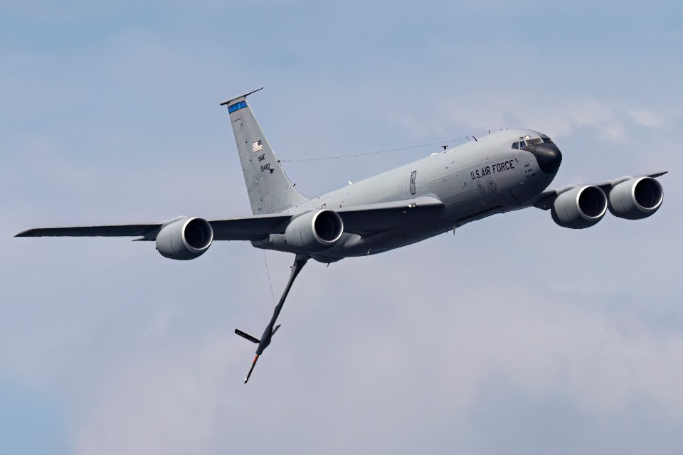 Che cosa sappiamo dello schianto del Boeing KC-135 Stratotanker statunitense