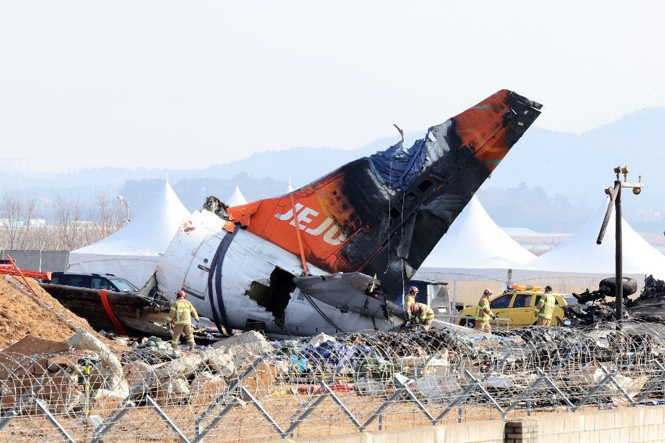 Lo schianto del volo Jeju Air 2216 fa ancora discutere: perquisita la sede del Ministero dei trasporti