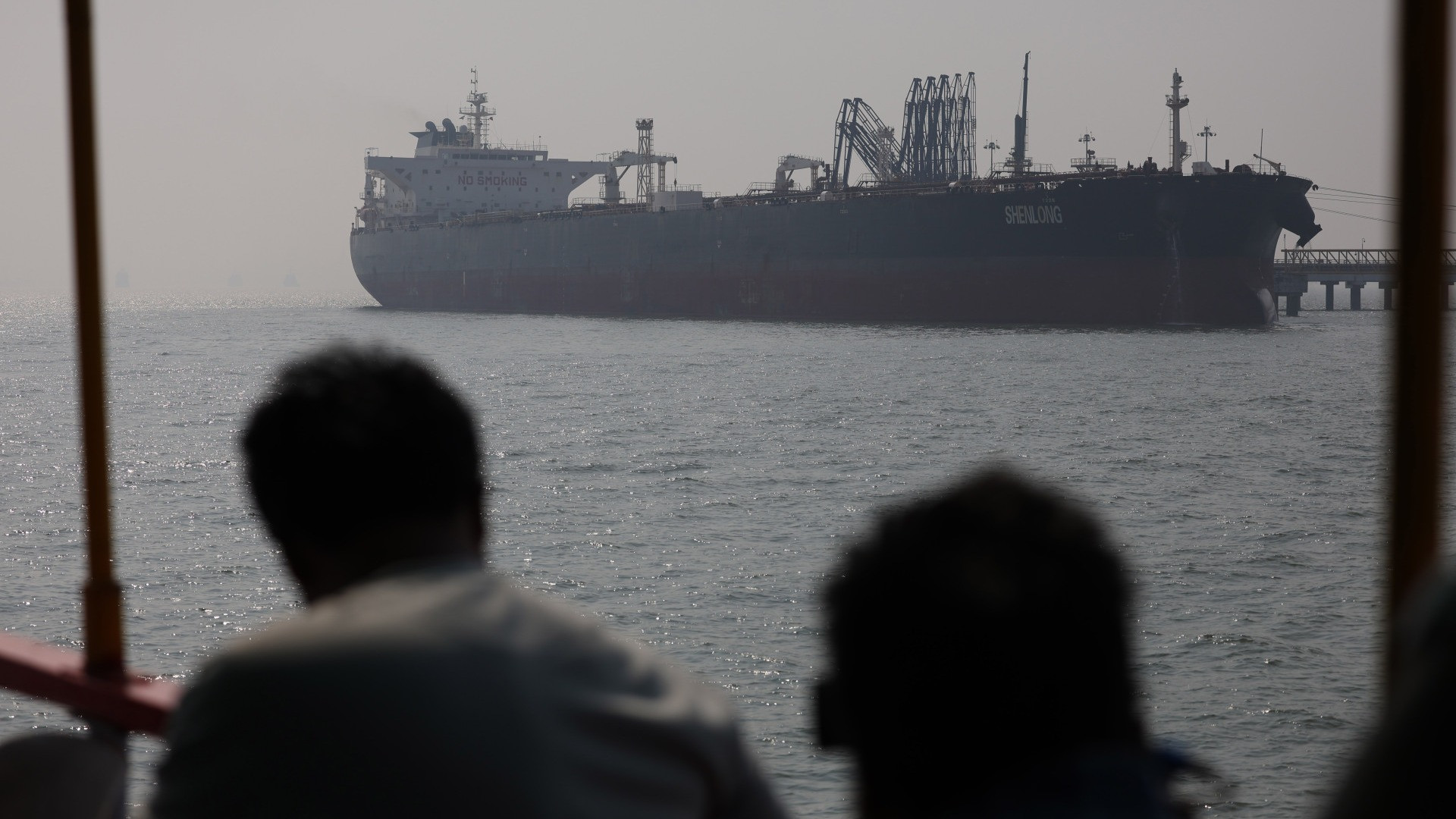 Trump: «Sanzioni sul petrolio russo ripristinate una volta finita la crisi»