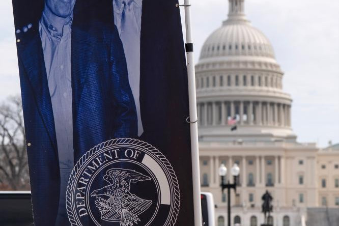 Parla una vittima di Epstein: «Mi mandò sullo yacht di Mohamed Al Fayed»