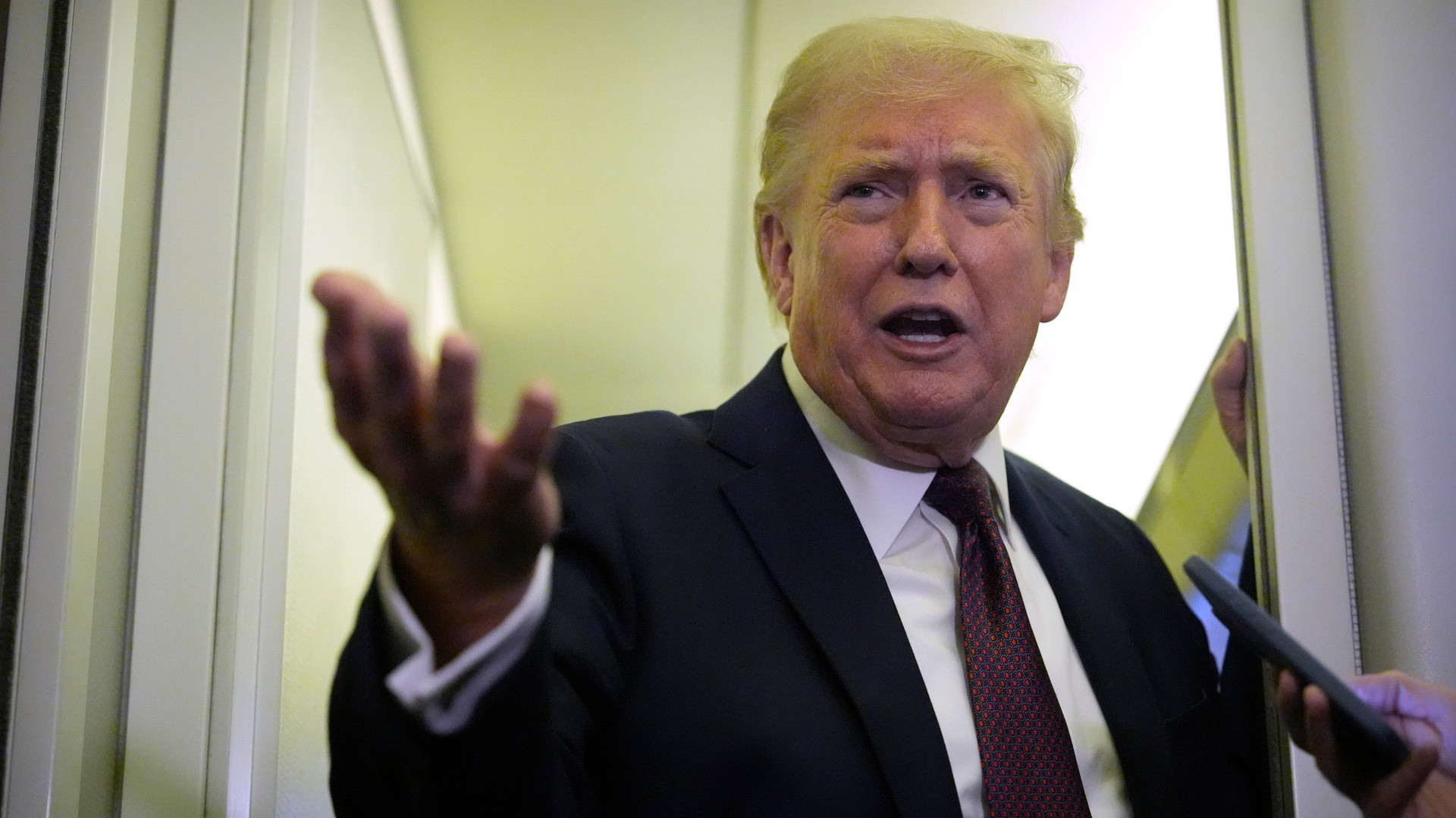 Trump: «Stiamo parlando con l’Iran che però non è ancora pronto per un accordo»