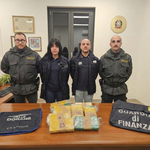 Al valico di Brogeda con 15 chili di cocaina in macchina