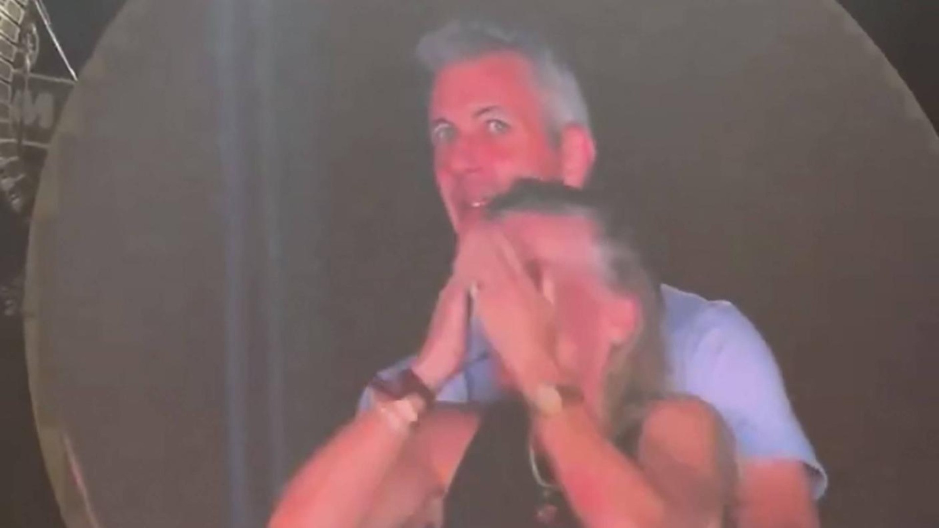 Dalla «kiss cam» ai Colplday al salotto di Oprah, parla Kristin Cabot: «Mio marito era allo stadio»