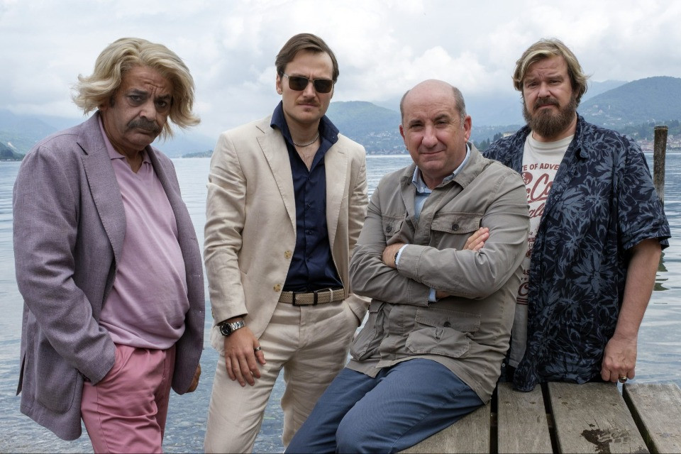 Una notte comica e disperata sulle rive del Lago d’Orta