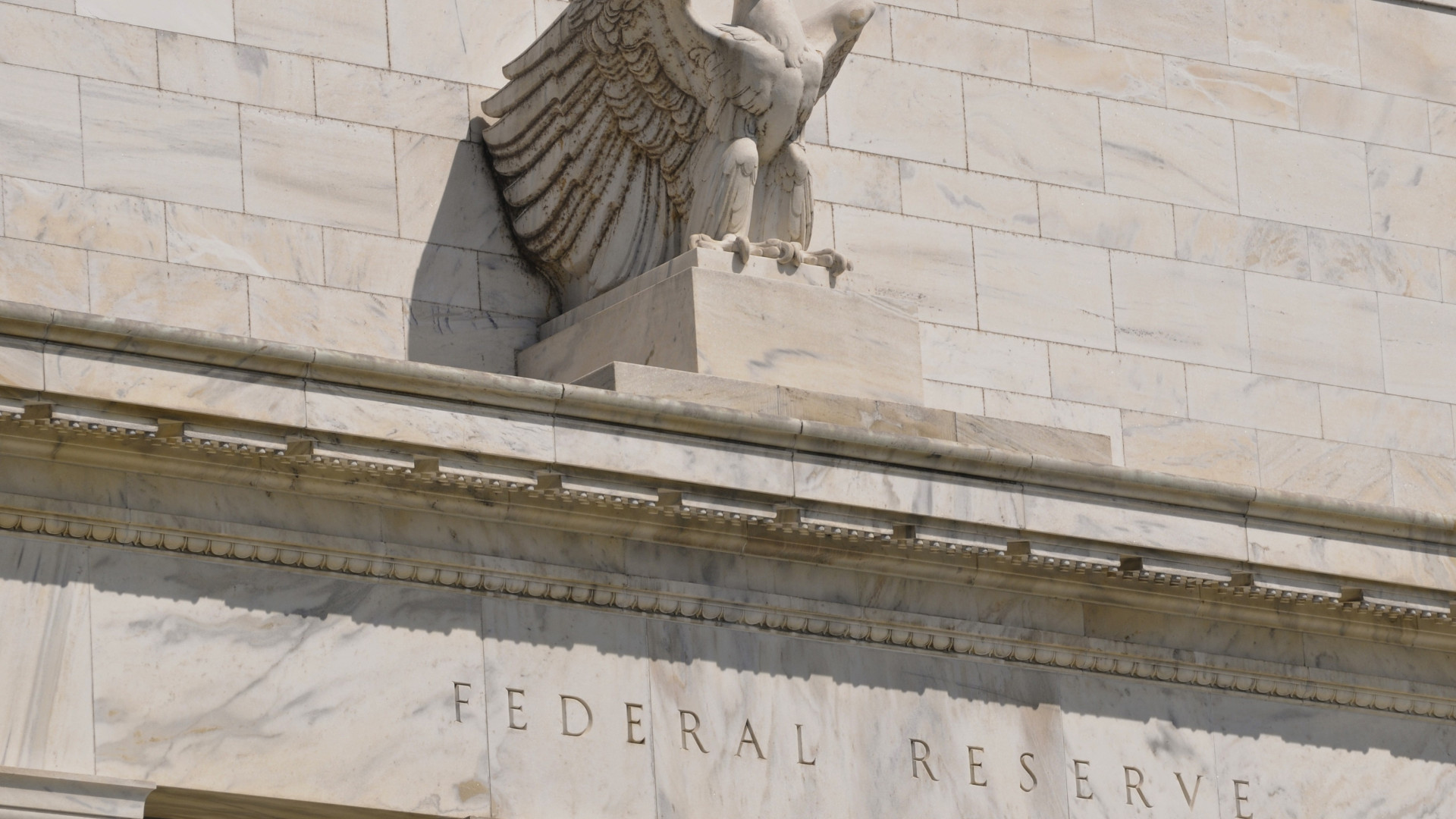 La Fed lascia i tassi di interesse invariati fra il 3,50% e il 3,75%