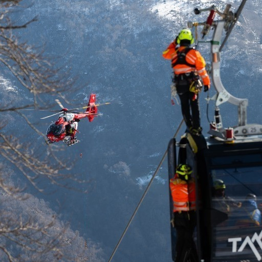 Rega e soccorritori in azione sul Monte Tamaro