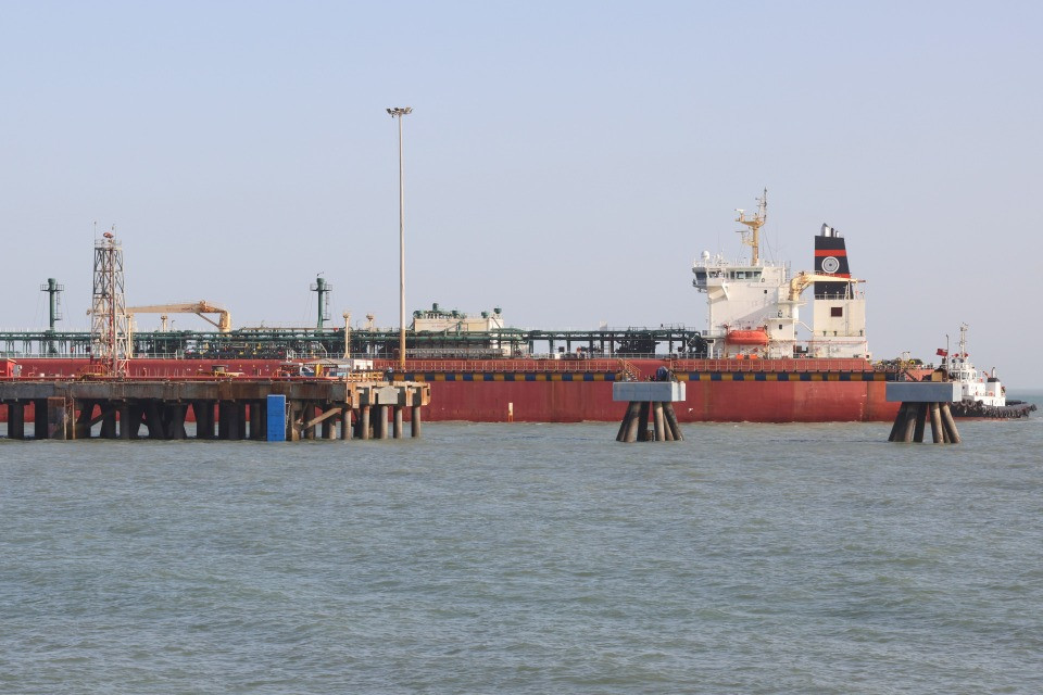 Colpiti siti missilistici iraniani vicino allo Stretto di Hormuz