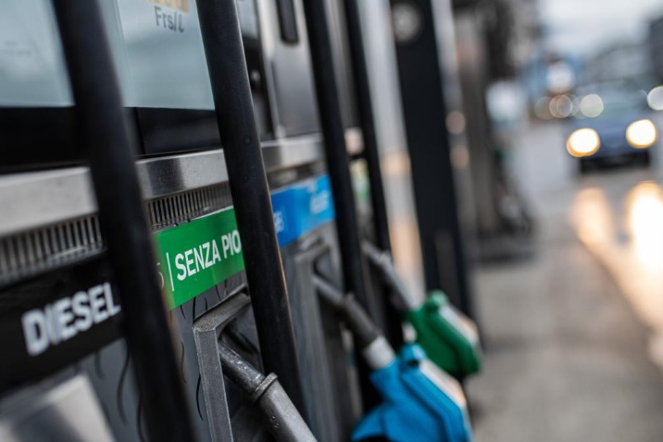 Guerra in Iran, il diesel supera i 2 franchi al litro