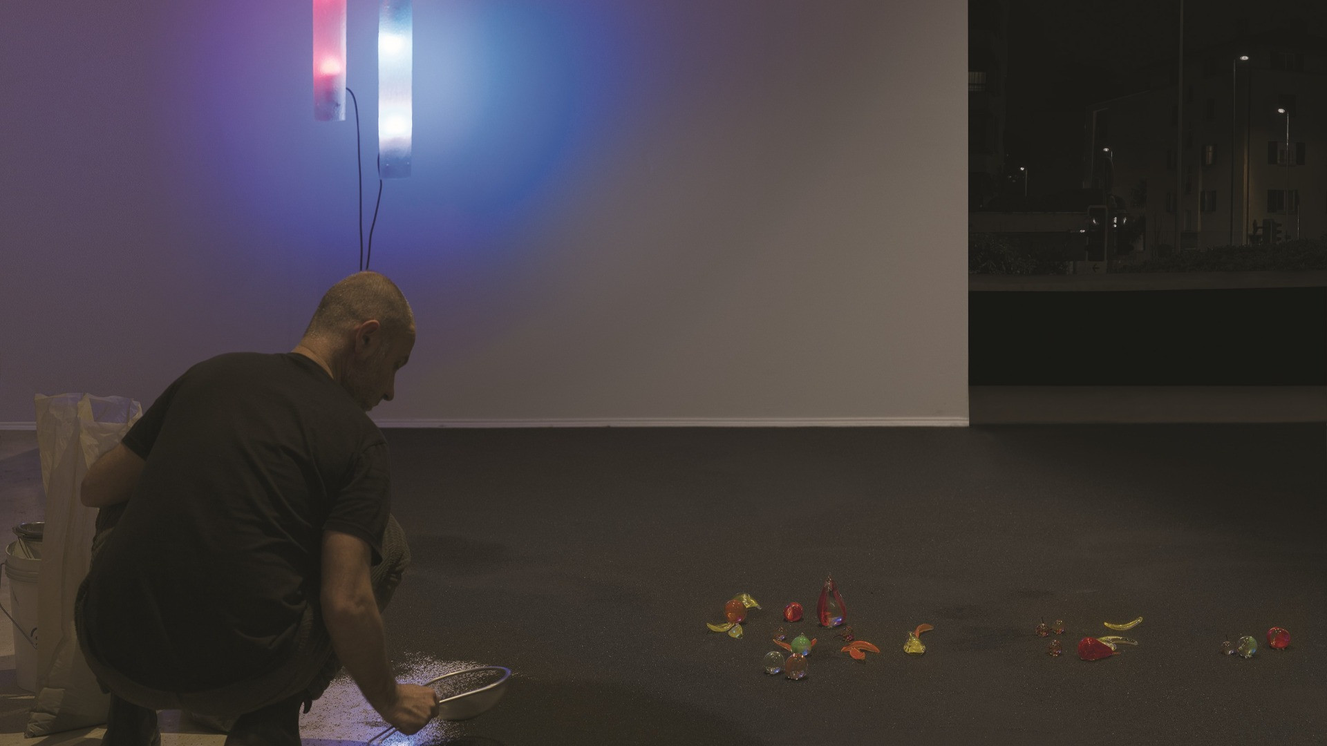 Dove la polvere diventa luce: Piangiamore e l’invisibile che prende forma