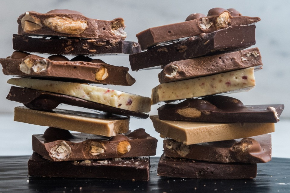 Gli svizzeri mangiano meno cioccolato, ma lo pagano di più
