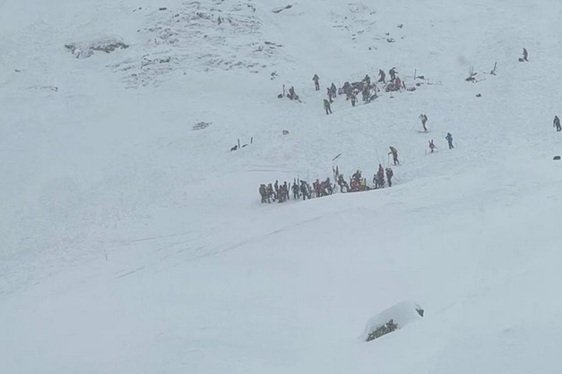 Valanga travolge un gruppo di escursionisti, due morti e cinque feriti