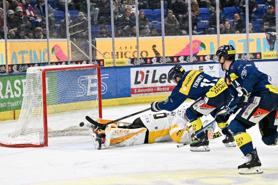 L’Ambrì lancia il suo playout con una vittoria