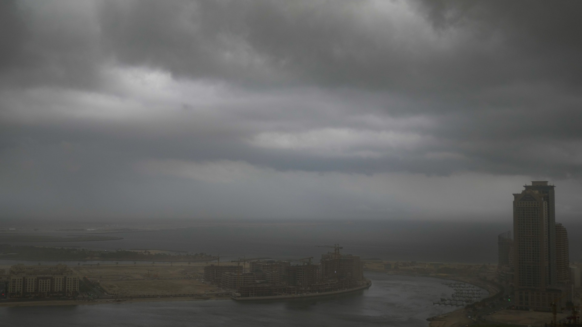 Trump: «Gli Stati Uniti rinviano gli attacchi all'Iran dopo colloqui molto buoni»