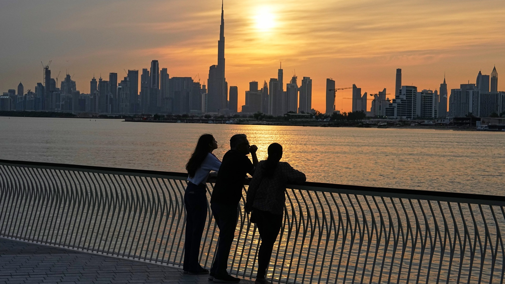 L'Iran attacca ma a Dubai scatta la censura, anche sui social