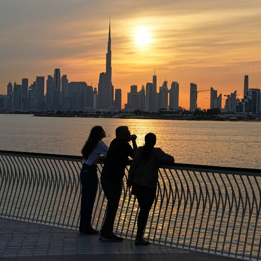 L'Iran attacca ma a Dubai scatta la censura, anche sui social