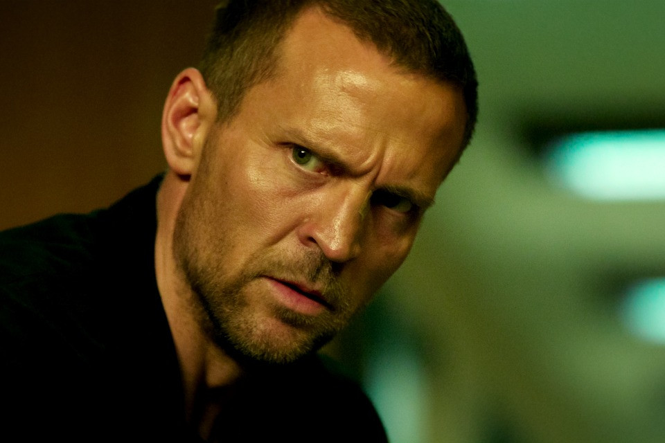 Arrivano su Netflix le indagini del tenebroso Hally Hole