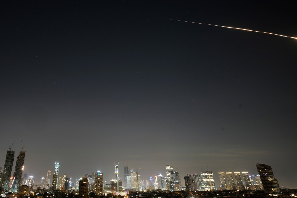 L'Iran lancia una nuova ondata di missili contro Israele