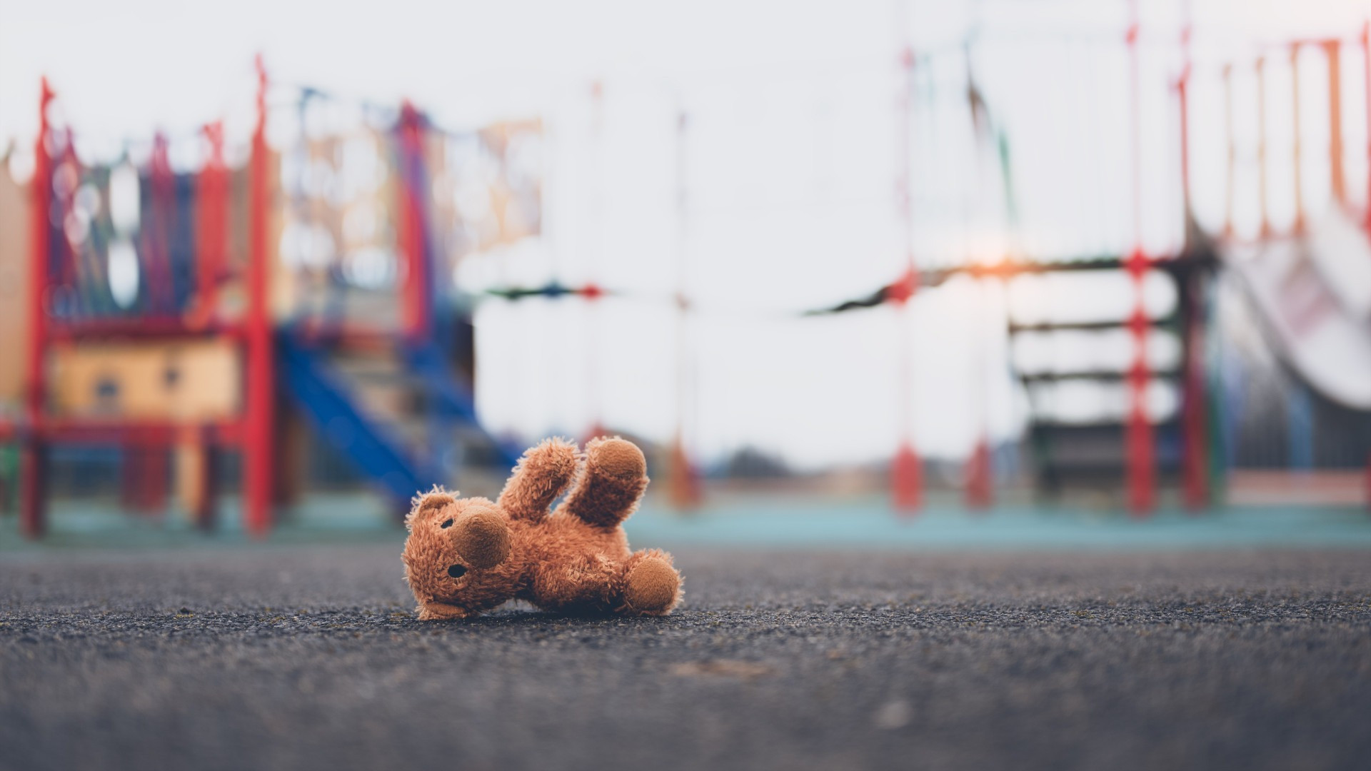 Abusi sessuali negli asili nido: i sospetti, le lacune e l’indagine