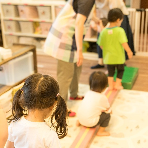 Educatore accusato di avere molestato 15 bambini in due asili nido