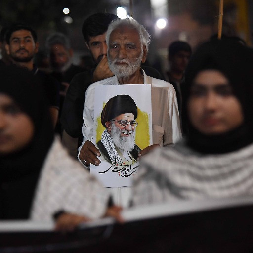 Le ultime preghiere (o forse no) degli ayatollah