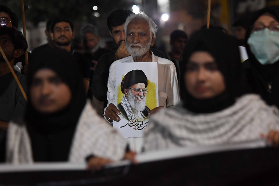 Le ultime preghiere (o forse no) degli ayatollah