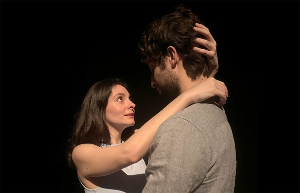 Una drammaturgia che con toni leggeri affronta un tema di grande attualità, la depression