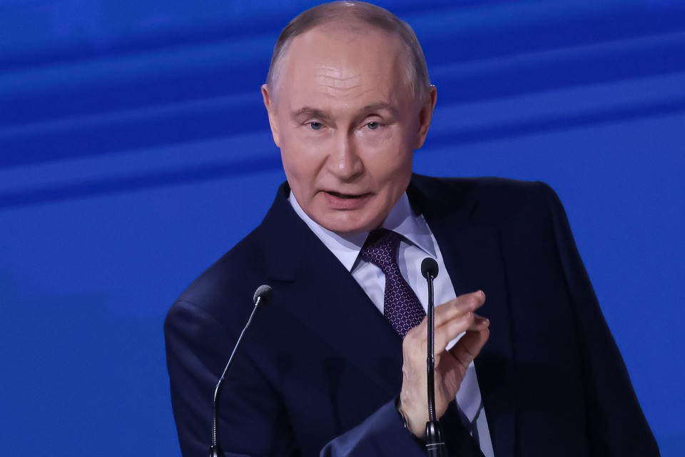 Putin chiede agli oligarchi di contribuire al bilancio della difesa russa