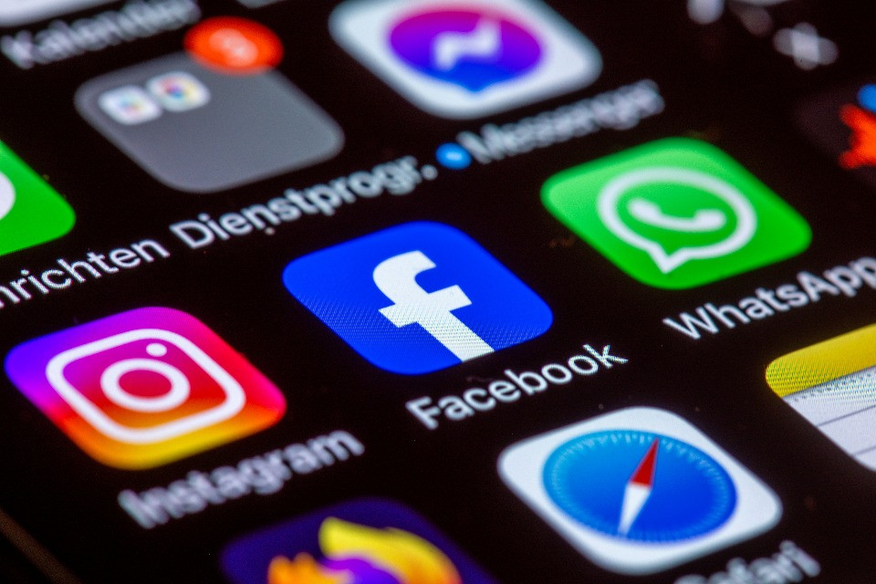 I giovani, i social, le dipendenze: «È un problema di salute pubblica»