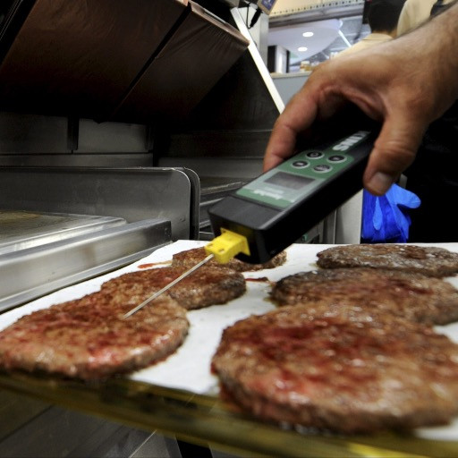 Quel McDonald's nel cuore di Zurigo non s'ha da fare, parola di Emma Thompson