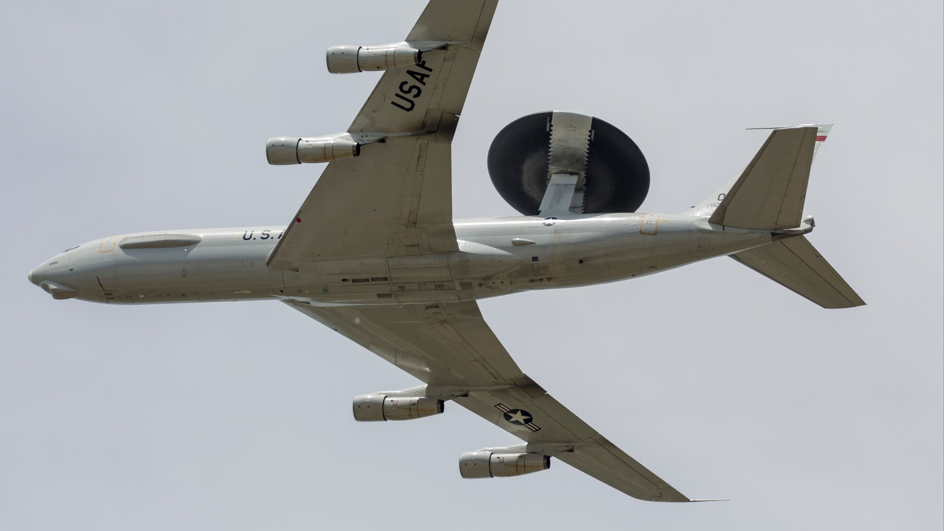 Quel Boeing E-3 Sentry da quasi mezzo miliardo di dollari colpito dall'Iran? «Merito dei russi»
